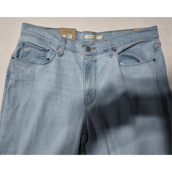 Levi's classic straight women's waist 32'' length 32'' - Picture 3 of 7